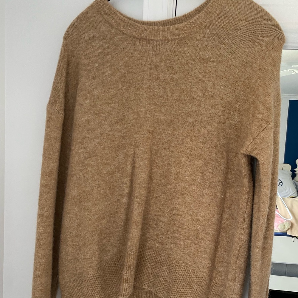 Aritzia cashmere sweater. Never worn.